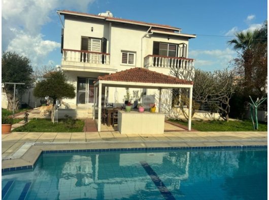 4+1 Satılık Havuzlu Villa