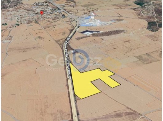 Lefkoşa-Mağusa Anayola Sıfır Konumda 79.996 m² Arazi