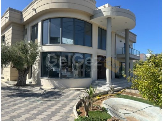 Çatalköyde Şah market bölgesinde kiralık 4+1 villa