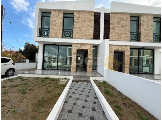 Girne Doğanköyde kiralık yeni sitede eşyasız 3+1 ikizvilla