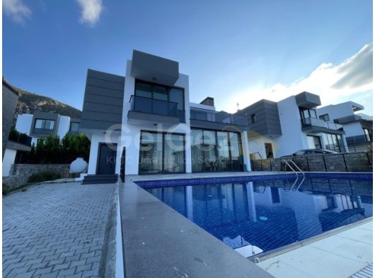 Girne Edremitte kiralık 4+1 villa