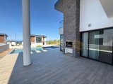 Girne Zeytinlikte kiralık eşyalı 4+1 sıfır villa