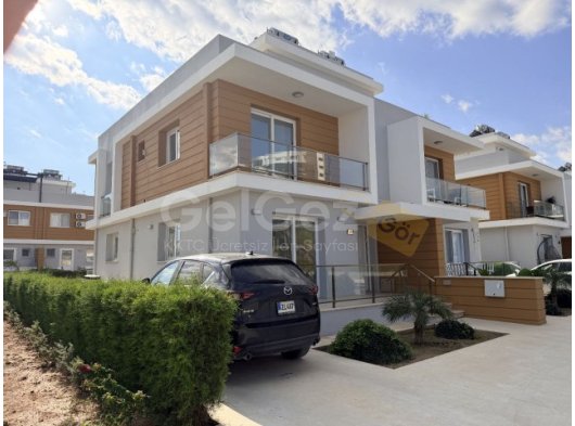 ROYAL SUN ELÍTE TE HAVUZ CEPHELÍ BÜYÜK MÜSTAKÌL BAHÇELÍ SATILIK VÍLLA