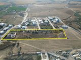 Haspolat Merkezinde 10.972 m² Yatırımlık Arazi ve İçinde Müstakil Ev