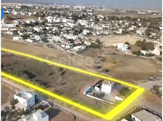 Haspolat Merkezinde 10.972 m² Yatırımlık Arazi ve İçinde Müstakil Ev