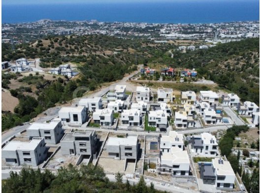 MUHTEŞEM MANZARAYA SAHİP GİRNE Karmi'de satılık  4+1 özel havuzlu, bahçeli villa! Masrafsız, KDV, trafo ödenmiştir!