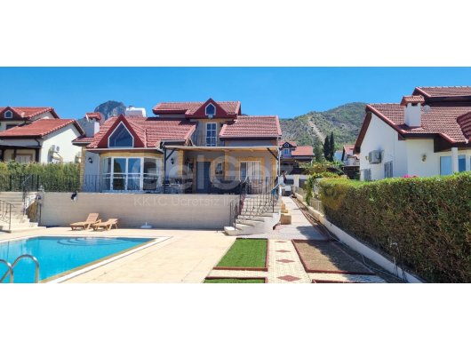 GİRNE ÇATALKÖY’DE KAPANMAZ DENİZ MANZARALI VE ÖZEL HAVUZLU SATILIK DUBLEKS 5+2 VİLLA