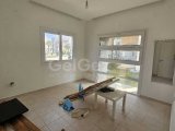 Magusa/saklıkentte satılık 2+1 daire 80 m2 85,000 £ esdeger kocan /ortak kullanım havuzu/3150 tl ayda aidatı vardır. zemin katta satılık bina