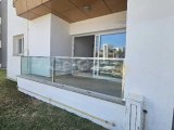 Magusa/saklıkentte satılık 2+1 daire 80 m2 85,000 £ esdeger kocan /ortak kullanım havuzu/3150 tl ayda aidatı vardır. zemin katta satılık bina