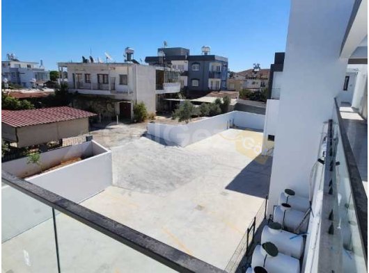 Magusa ilarma cember (ayluga) 2+1 esyasiz daire yeni sifir 90 m2 500 £ den 6 ay odemeli depozit+komisyon