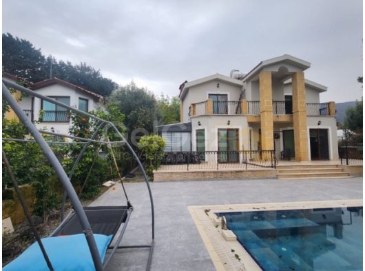 Alsancakta havuzlu kiralık 3+1 villa