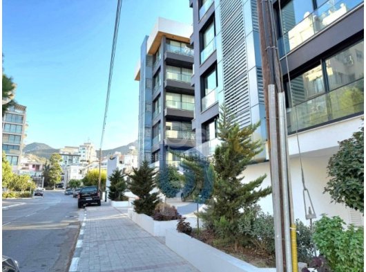 Girne Merkezinde Anacadde Cepheli Ofis