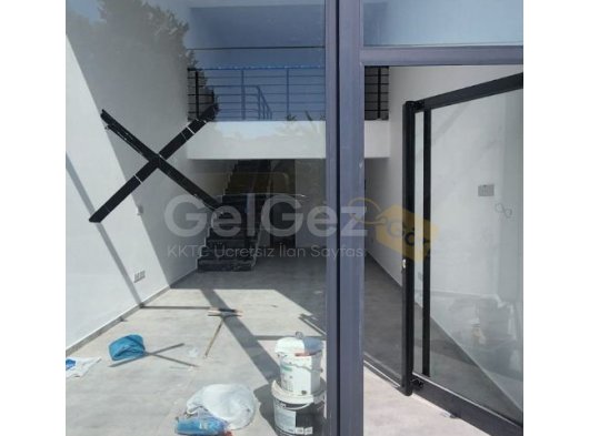 SENDELİ KIRALIK DÜKKAN MAĞUSA LARNAKA YOLU ANA YOL ÜZERİ 75 M2 EŞDEĞER KOÇAN KIRASI 1200 £ EN AZ 6 AY ODEME 1 DEPOZIT 1 KOMISYON AYRINTILAR İÇİN LÜTFEN ARAYIN 0