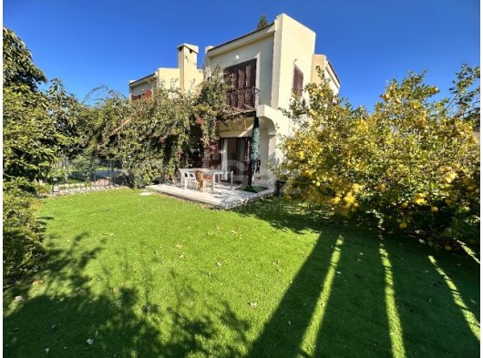 Girne Karaoğlanoğlu; Ortak Havuzlu Sitede Bahçeli Villa