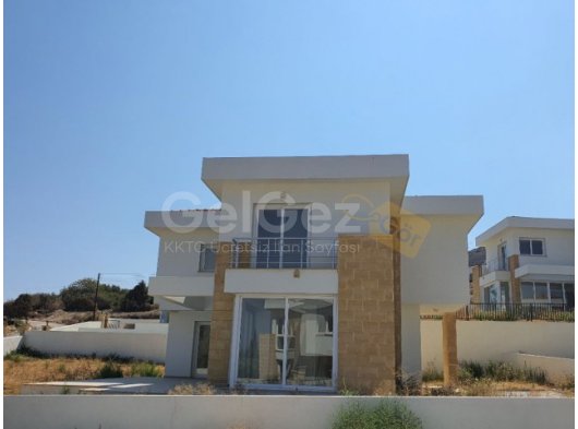 Girne Yesiltepe; Muhteşem Konumda,  Dağ Deniz Manzarali Villa. %50 Peşin Geriye Kalan 48 Ay Taksit !