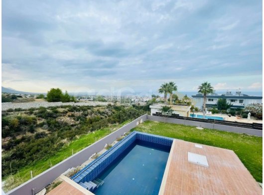 Girne Çatalköy; Muhteşem Deniz Manzaralı, Bahçeli , 3 Yatak Odalı Villa