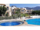 Girne Alsancak; Ortak Havuzlu Sitede Full Eşyalı, Havuz Cepheli Daire