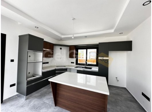 Girne Alsancak; Nejat British Okul Civarı, Bahçeli Villa