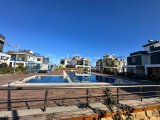 Girne Karşıyaka; Ortak Havuzlu Sitede Denize Yürüme Mesafesinde, Türk Tapulu! Muhteşem Dağ Deniz Manzaralı, Beyaz Eşyalı Daire