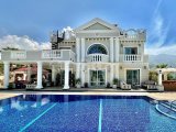 Girne Çatalköy; Muhteşem Manzaralı, Jakuzili, Bahçeli, Lüks  FIRSAT Villa ! 6 Aylık Ödeme Planı !
