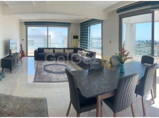 Girne'nin Göbeğinde; Dağ Deniz Manzaralı Penthouse