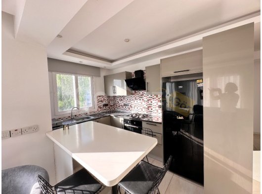 Girne Merkez; Tüm Olanaklara Yürüme Mesafesinde, Full Eşyalı Fırsat Daire !