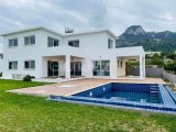 Girne Çatalköy; Muhteşem Deniz Manzaralı, Bahçeli , 3 Yatak Odalı Villa