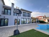 Girne Alsancak; Dağ Deniz Manzaralı, Hem Huzuru, Hem Konforu Birarada Sunan 5 Yatak Odalı Villa