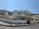 Girne Yesiltepe; Muhteşem Konumda,  Dağ Deniz Manzarali Villa. %50 Peşin Geriye Kalan 48 Ay Taksit !