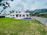 Girne Çatalköy; Muhteşem Deniz Manzaralı, Bahçeli , 3 Yatak Odalı Villa
