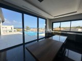 Girne Çatalköy; Denize Yürüme Mesafesinde, Ultra Lüx, 4 Yatak Odalı Villa