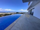 Girne Karmi; Panoramik Manzaralı, Prestijli Villa. Denize Karşı Uyanın !