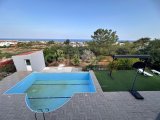 Girne Alsancak; Dağ Deniz Manzaralı, Hem Huzuru, Hem Konforu Birarada Sunan 5 Yatak Odalı Villa