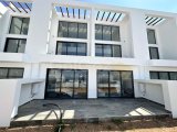 Girne Bahçeli; Ortak Havuzlu Sitede, Denize Yürüme Mesafesinde, Mayıs Teslim 1+1 Bahçeli Daire