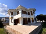 Girne Karaoğlanoğlu; Denize Sıfır, 1700 M2 İçerisinde , Restaurant, Kafe, Şarap Evi, Meyhane Vs..  Olmaya Müsait Villa