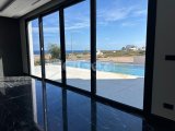 Girne Çatalköy; Denize Yürüme Mesafesinde, Ultra Lüx, 4 Yatak Odalı Villa