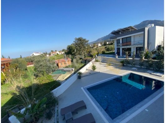 Alsancak Açmenya restoran bölgesinde satılık 3+1 villa