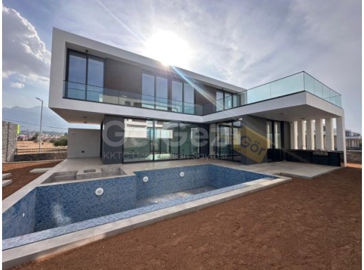 Çatalköyde denize sıfır satılık lüks 4+1 villa