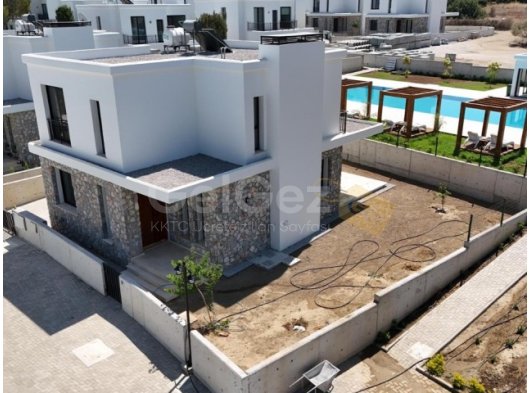 Girne Edremit Kervan saray plaj bölgesinde satılık sıfır 3+1 villa