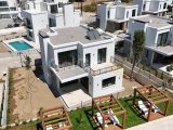 Girne Edremit Kervan saray plaj bölgesinde satılık sıfır 3+1 villa