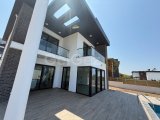 Girne Zeytinlikte deniz manzaralı satılık 4+1 villa
