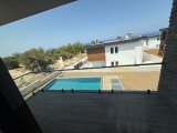 Girne Zeytinlikte deniz manzaralı satılık 4+1 villa