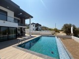 Girne Zeytinlikte deniz manzaralı satılık 4+1 villa