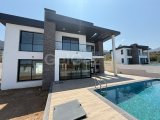 Girne Zeytinlikte deniz manzaralı satılık 4+1 villa