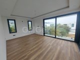 Girne Zeytinlikte deniz manzaralı satılık 4+1 villa