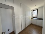 Girne Zeytinlikte deniz manzaralı satılık 4+1 villa