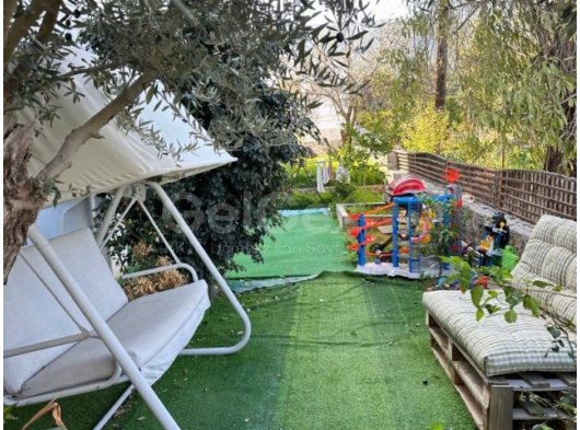 Alsancakta Necat British bölgesinde satılık bahçeli 3+1 daire