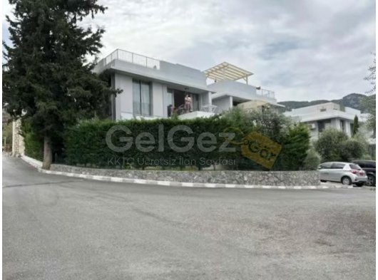 Alsancakta Milos park sitesinde full döşenmiş satılık 2+1 bahçeli daire