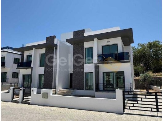 Alsancakta ortak havuzlu site içerisinde satılık 3+1 ikizvilla