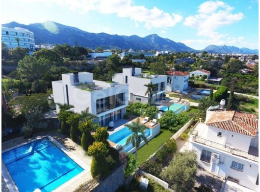 Girne Çatalköy Bölgesinde Muhteşem Konumda 500 m2 İçerisinde 4 Yatak Odalı , Havuzlu ve Kendine Ait Bodrum Katı Olan Villamız Satılık